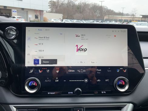 Used 2025 Lexus RX 450h AWD w/ Luxury Package image 23