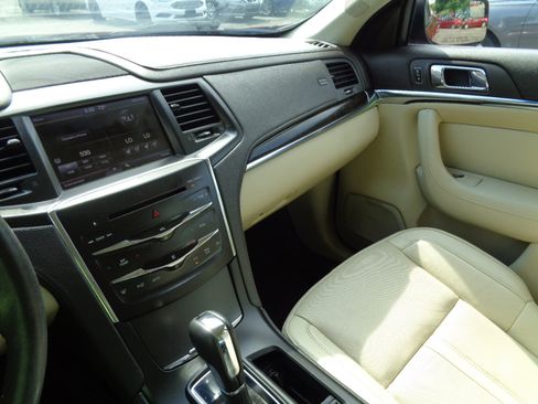 Used 2014 Lincoln MKS image 25