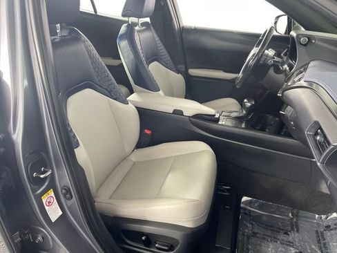 Used 2019 Lexus UX 200 w/ Premium Package FWD image 31