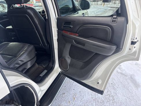 Used 2008 Cadillac Escalade Base AWD 4dr SUV image 23