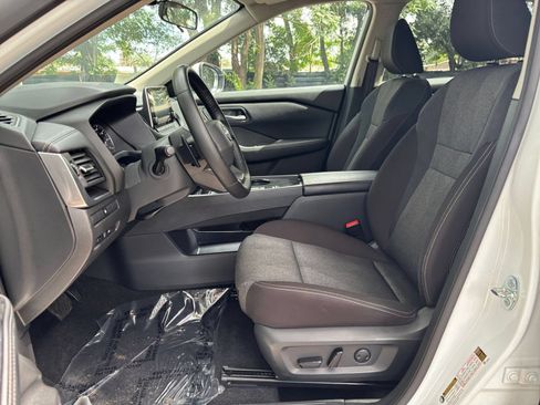 Used 2025 Nissan Rogue SV FWD image 28