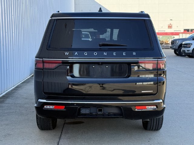 Used 2024 Jeep Wagoneer L Series II w/ Flexible Seating Group RWD image 5