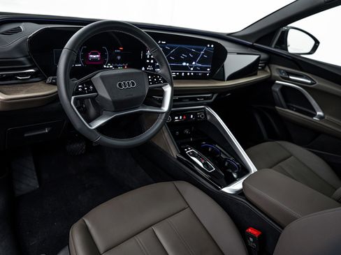 Certified 2025 Audi Q5 Premium w/ Convenience Package image 9