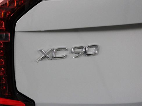 New 2026 Volvo XC90 T8 Plus image 16