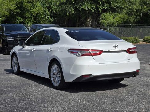 Used 2018 Toyota Camry XLE FWD image 5