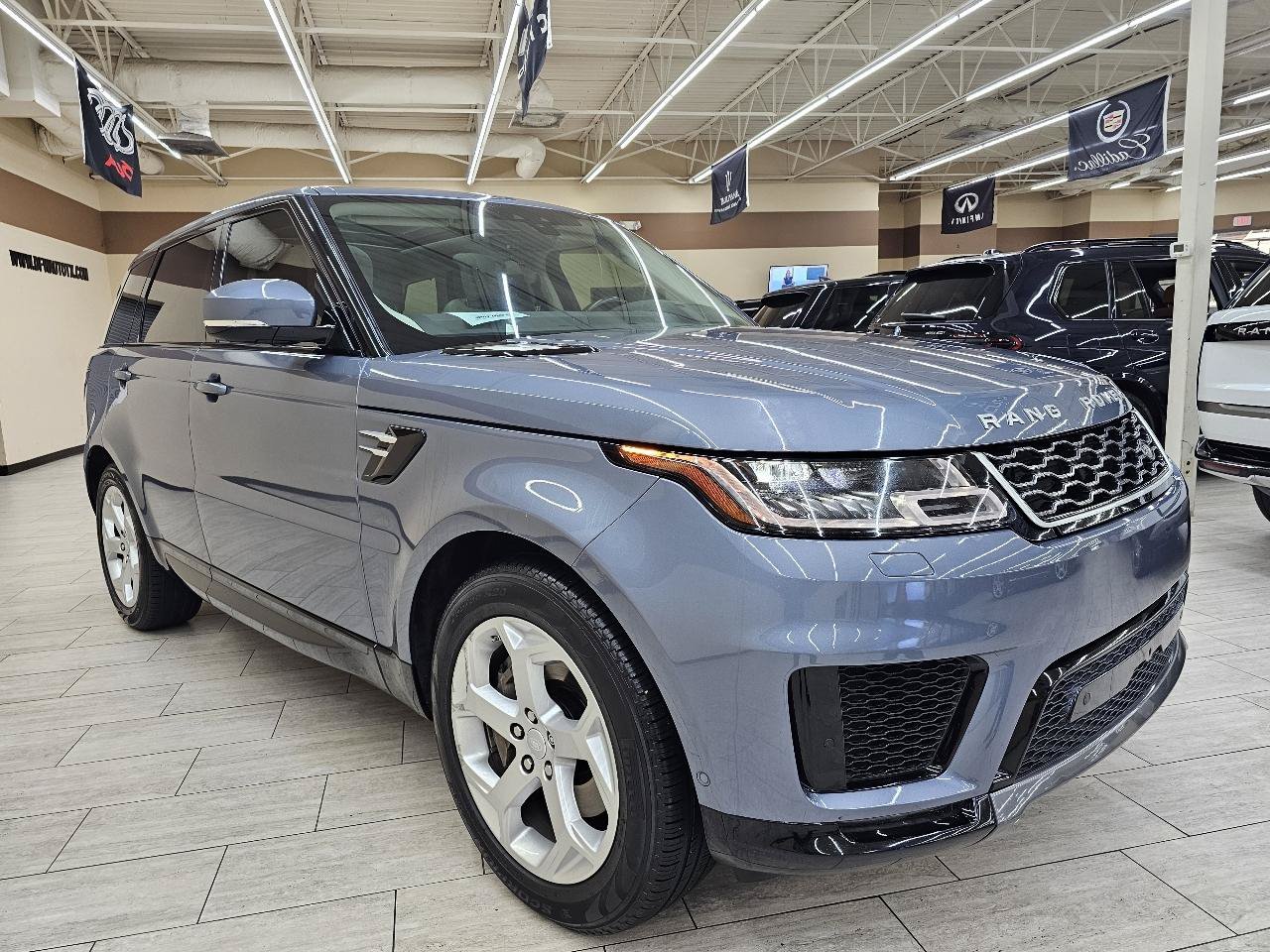 Used 2018 Land Rover Range Rover Sport HSE AWD/4WD image 4