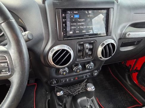 Used 2015 Jeep Wrangler Unlimited Sahara w/ Connectivity Group AWD/4WD image 21