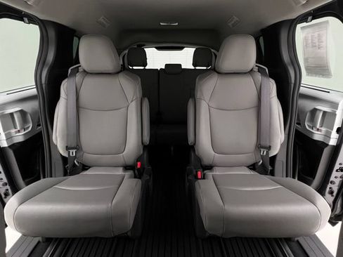 Used 2025 Toyota Sienna XLE w/ XLE Plus Package AWD/4WD image 16