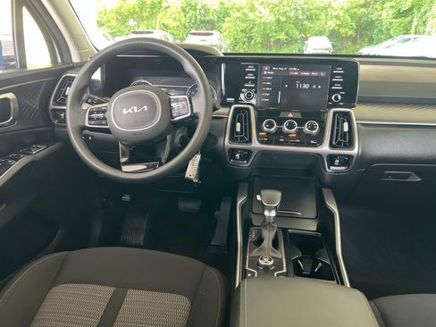 Used 2022 Kia Sorento LX FWD image 17