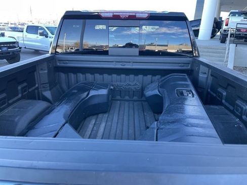 Used 2022 Chevrolet Silverado 1500 High Country w/ Technology Package image 18