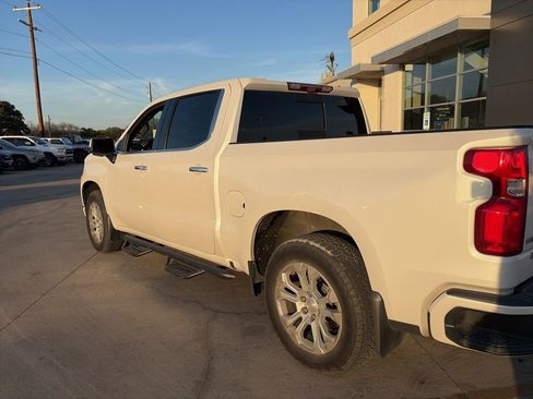 Used 2022 Chevrolet Silverado 1500 High Country w/ Technology Package image 9