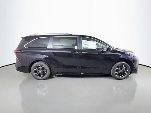 New 2026 Toyota Sienna Platinum AWD/4WD image 4