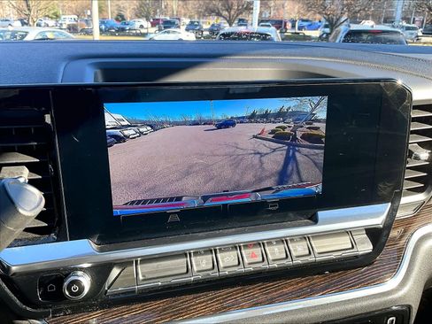 Used 2025 GMC Sierra 2500 SLE w/ SLE Convenience Package image 16