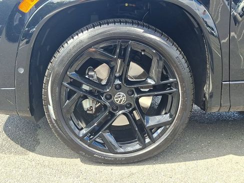Used 2025 Volkswagen Tiguan SE R-Line AWD/4WD image 8