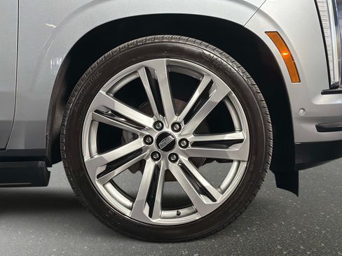 Used 2026 Cadillac Escalade ESV Platinum Sport AWD/4WD image 4
