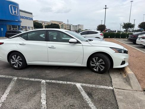 Used 2022 Nissan Altima 2.5 S FWD image 3