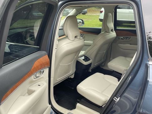 Used 2022 Volvo XC90 T6 Momentum w/ Advanced Package image 25