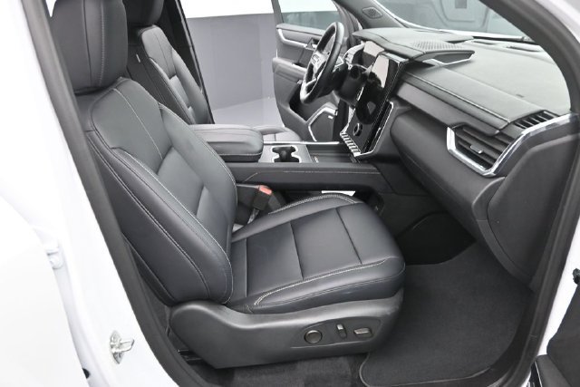 Used 2026 GMC Acadia Elevation w/ Elevation Premium Package FWD image 20