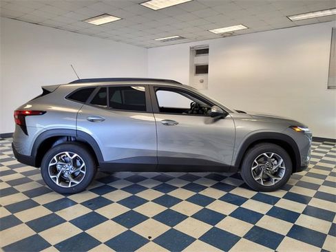 New 2026 Chevrolet Trax LT w/ Driver Confidence Package image 9