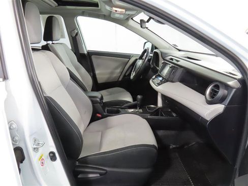 Used 2018 Toyota RAV4 XLE AWD/4WD image 36