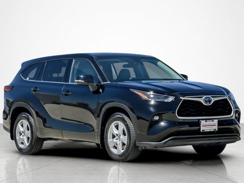 Used 2022 Toyota Highlander LE AWD/4WD image 7