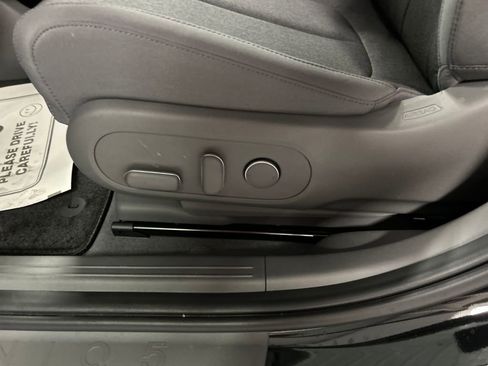 Used 2025 Hyundai Ioniq 5 SE image 11