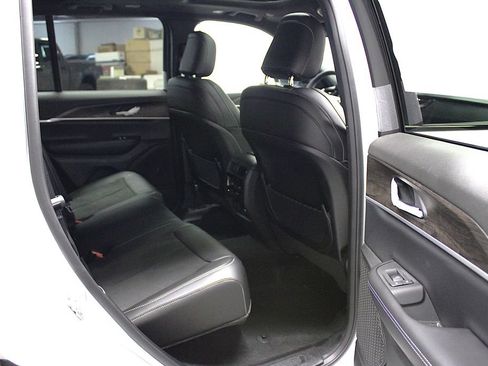 New 2026 Jeep Grand Cherokee Altitude AWD/4WD image 32