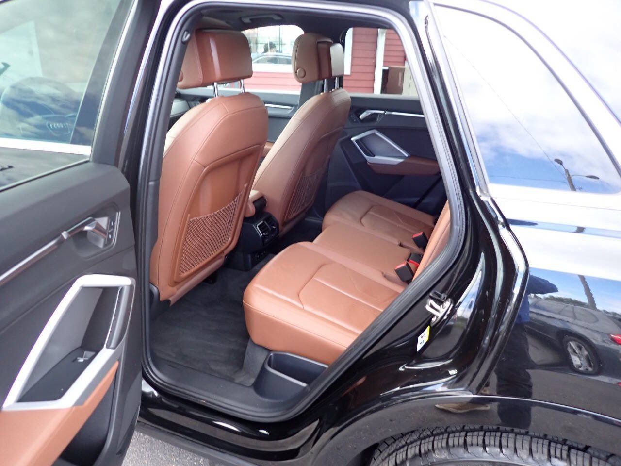 Used 2020 Audi Q3 2.0T Premium w/ Convenience Package AWD/4WD image 8
