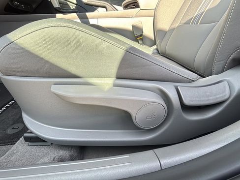 Certified 2025 Hyundai Elantra Sport image 27