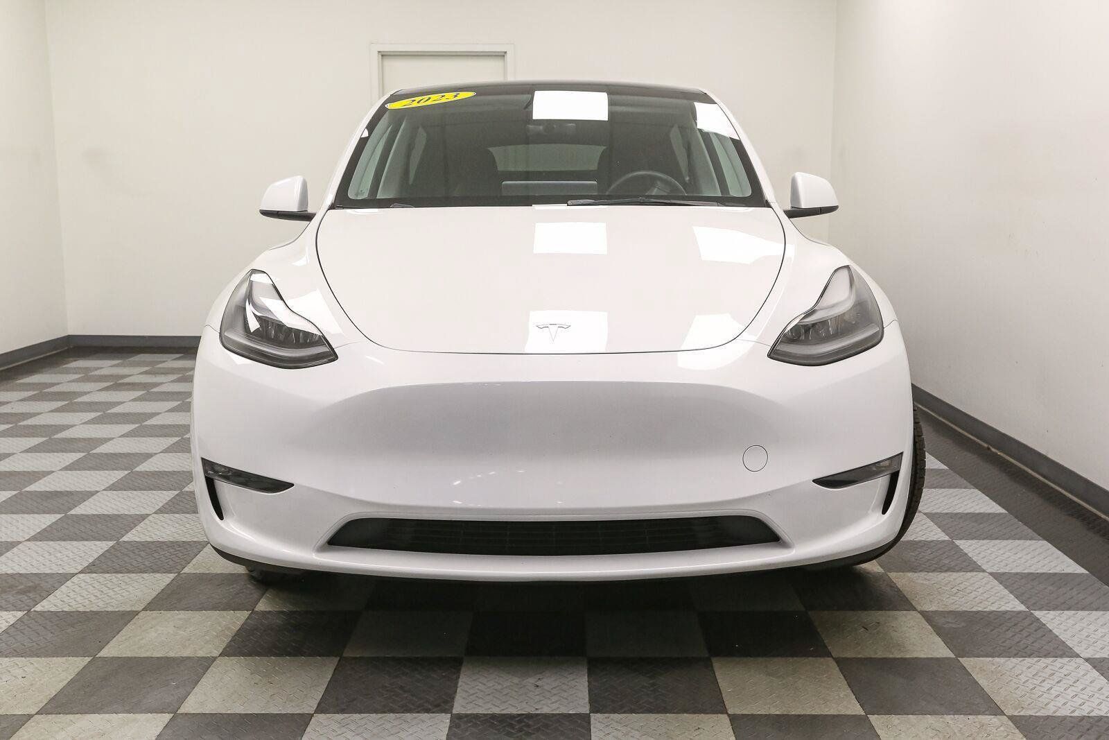 Used 2023 Tesla Model Y Long Range AWD/4WD image 3