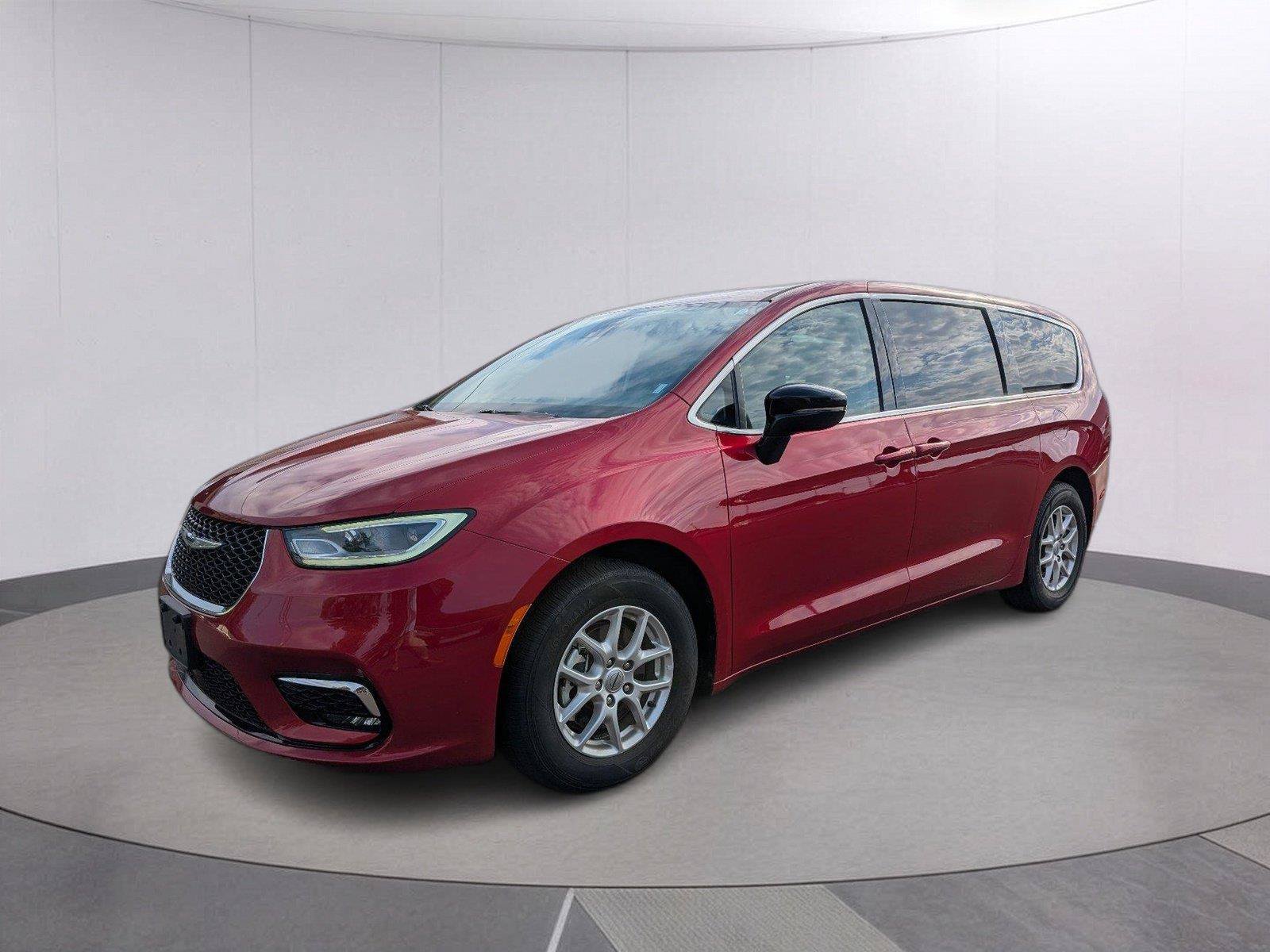 Used 2024 Chrysler Pacifica Touring-L FWD image 1