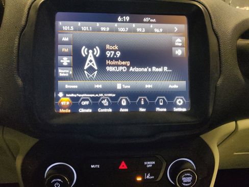 Used 2022 Jeep Renegade Latitude w/ Convenience Group AWD/4WD image 25