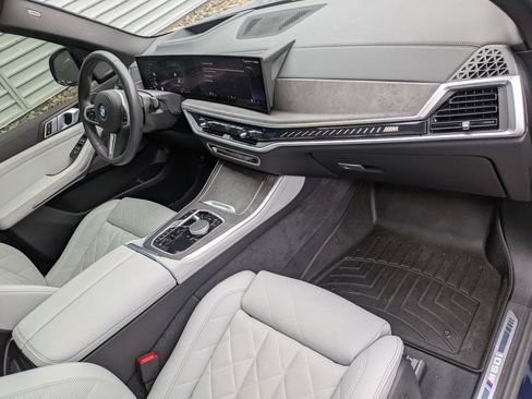 Used 2025 BMW X5 M60i w/ Climate Comfort Package image 33