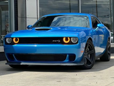 Used 2018 Dodge Challenger SRT Hellcat image 1