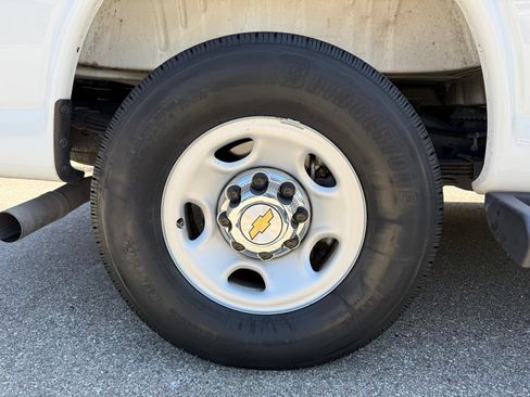 Used 2025 Chevrolet Express 3500 LT w/ LT Preferred Equipment Group RWD image 20
