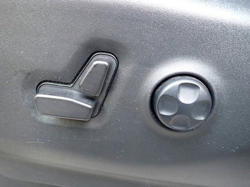 Used 2023 Chrysler Pacifica Touring-L image 23