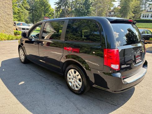 Used 2019 Dodge Grand Caravan SE FWD image 8