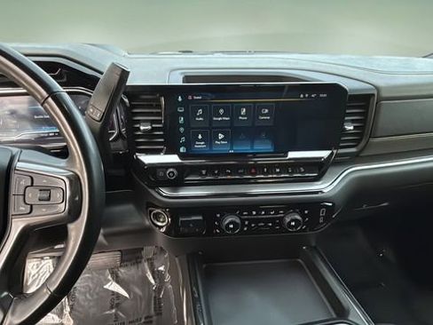 Used 2024 Chevrolet Silverado 2500 ZR2 w/ Technology Package image 10