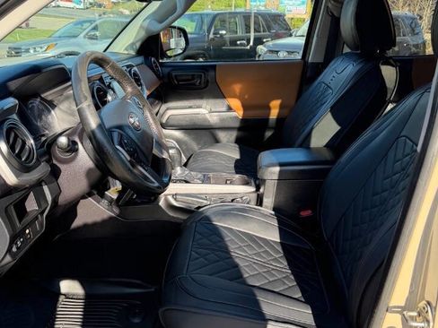 Used 2016 Toyota Tacoma SR5 w/ SR5 Appearance Package (SN) image 13