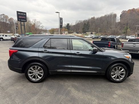 Used 2022 Ford Explorer Limited w/ Equipment Group 301A image 2