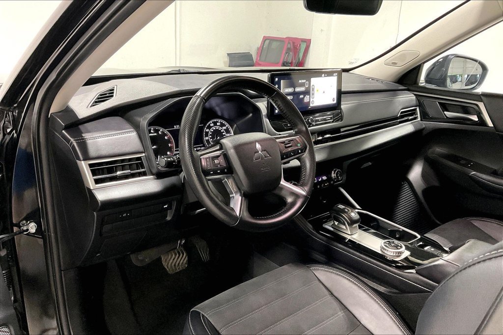 Used 2025 Mitsubishi Outlander SE AWD/4WD image 16