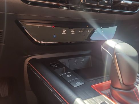 Certified 2025 Nissan Kicks SR FWD image 22