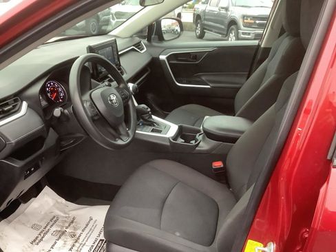 Used 2021 Toyota RAV4 LE image 11