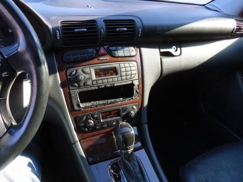 Used 2002 Mercedes-Benz C 320 Sedan image 20