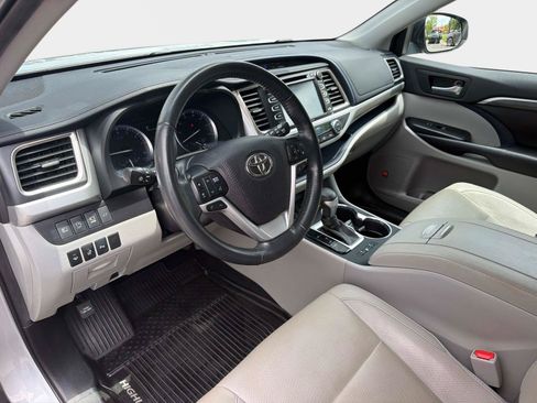 Used 2019 Toyota Highlander Limited Platinum AWD/4WD image 19