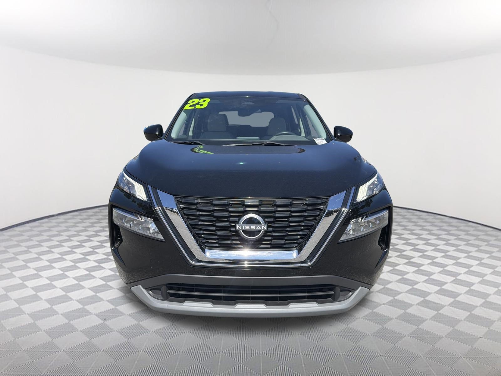 Used 2023 Nissan Rogue SV FWD image 2