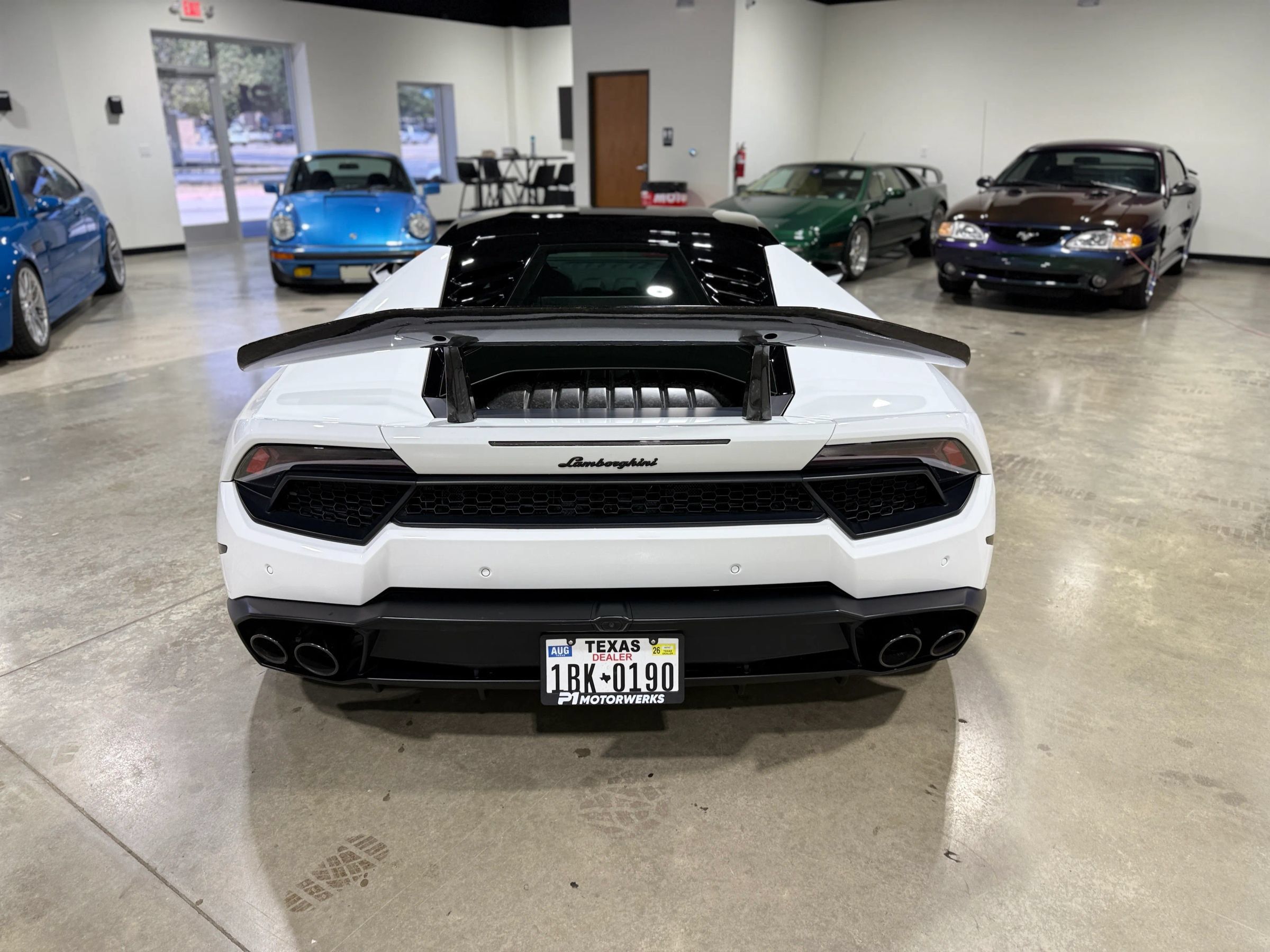 Used 2017 Lamborghini Huracan LP 580-2 RWD image 6