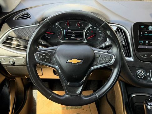 Used 2018 Chevrolet Malibu LT FWD image 17