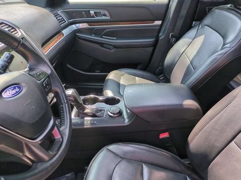 Used 2018 Ford Explorer Limited w/ Equipment Group 301A AWD/4WD image 27