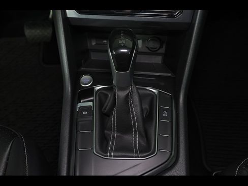 Used 2023 Volkswagen Tiguan SE w/ Panoramic Sunroof Package FWD image 28